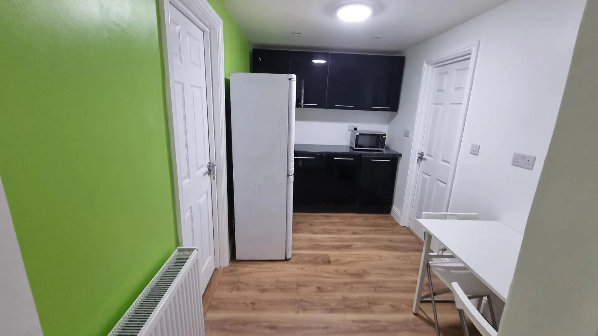 Guest house Single Room Hayes, Heathrow, London, Free Parking